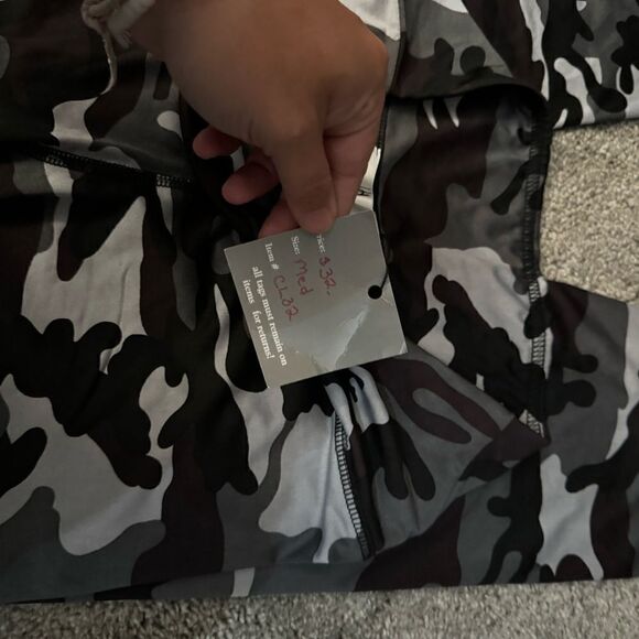 Urban Daisy Dark Camo High Waisted Workout Leggings NWT Size Medium Boutique - Picture 7 of 8